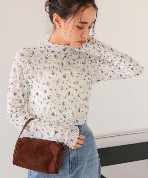 titivate(ティティベイト)の「フラワーレースボトルネックトップス(Tシャツ/カットソー・レディース・オフホワイト/ナチュラル/イエロー・M)」の1枚目の写真