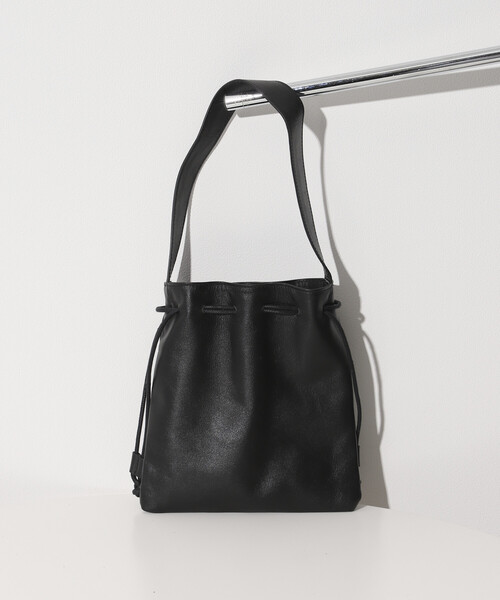 Firsthand（ファーストハンド）の「Firsthand/ファーストハンド Drawstring Leather Handbag / ワンハンドル 巾着ハンドバッグ / 牛革 / 撥水レザー（ハンドバッグ・メンズ・ブラック・ONE SIZE）」の2枚目の写真