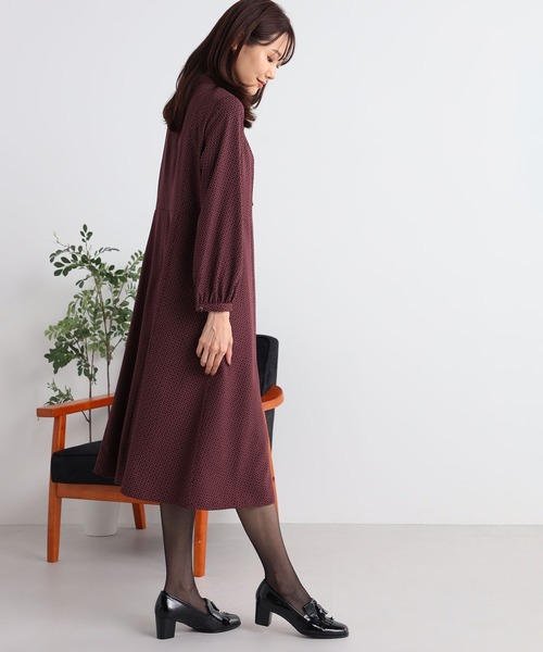 GALLORIA(ギャローリア)の「お手入れ楽々 幾何柄プリントボウタイワンピース(ワンピース・レディース・ネイビー/ボルドー・LL/L/M/S)」の7枚目の写真