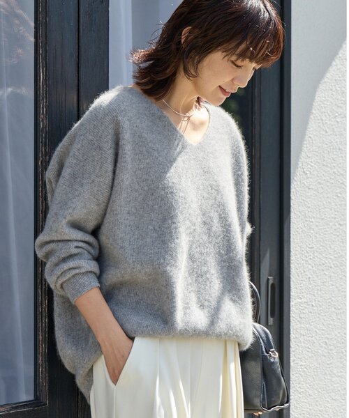 RIVE DROITE（リヴドロワ）の「【抜け感シルエット】ヘアリーウール片畦Vネックニット（ニット/セーター・レディース・バーガンディー/ライトベージュ/グレー系その他/グレー/チャコールグレー/バイオレット・FREE）」の3枚目の写真