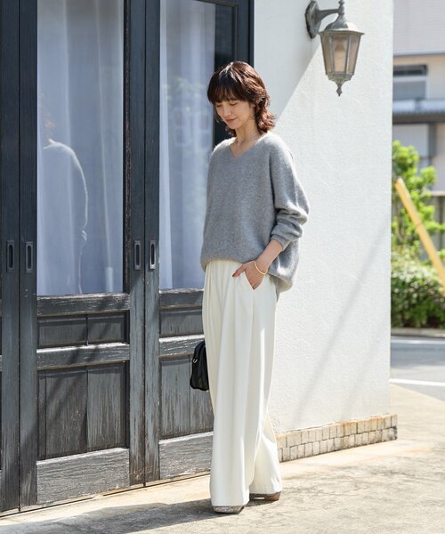 RIVE DROITE（リヴドロワ）の「【抜け感シルエット】ヘアリーウール片畦Vネックニット（ニット/セーター・レディース・バーガンディー/ライトベージュ/グレー系その他/グレー/チャコールグレー/バイオレット・FREE）」の22枚目の写真