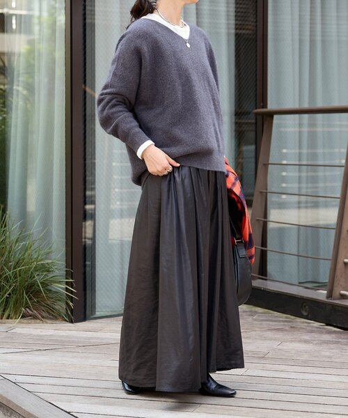 RIVE DROITE（リヴドロワ）の「【抜け感シルエット】ヘアリーウール片畦Vネックニット（ニット/セーター・レディース・バーガンディー/ライトベージュ/グレー系その他/グレー/チャコールグレー/バイオレット・FREE）」の7枚目の写真