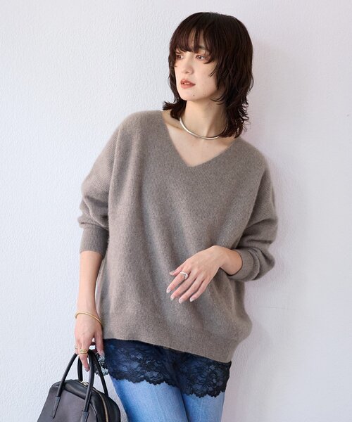 RIVE DROITE（リヴドロワ）の「【抜け感シルエット】ヘアリーウール片畦Vネックニット（ニット/セーター・レディース・バーガンディー/ライトベージュ/グレー系その他/グレー/チャコールグレー/バイオレット・FREE）」の18枚目の写真