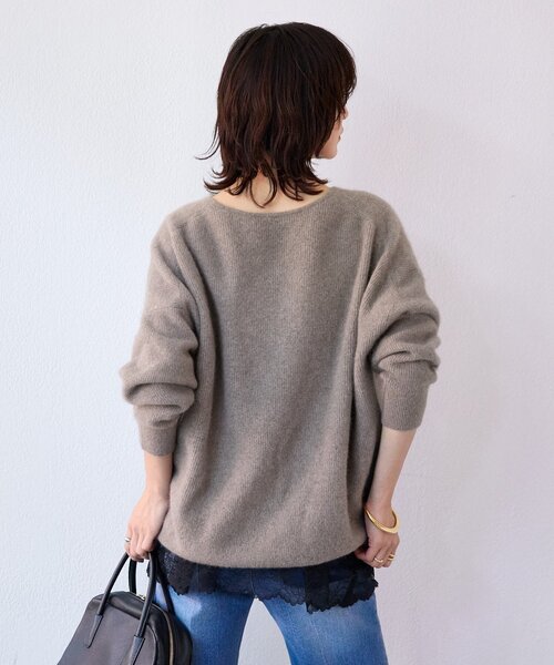 RIVE DROITE（リヴドロワ）の「【抜け感シルエット】ヘアリーウール片畦Vネックニット（ニット/セーター・レディース・バーガンディー/ライトベージュ/グレー系その他/グレー/チャコールグレー/バイオレット・FREE）」の20枚目の写真