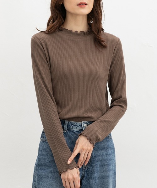 Honeys（ハニーズ）の「メローハイネックＴ（Tシャツ/カットソー・レディース・アイボリー/ピンク/ダークブラウン系/ネイビー/イエロー/オフホワイト/ブラック/スモーキーグリーン系/ラベンダー・M/LL/L/S）」の4枚目の写真