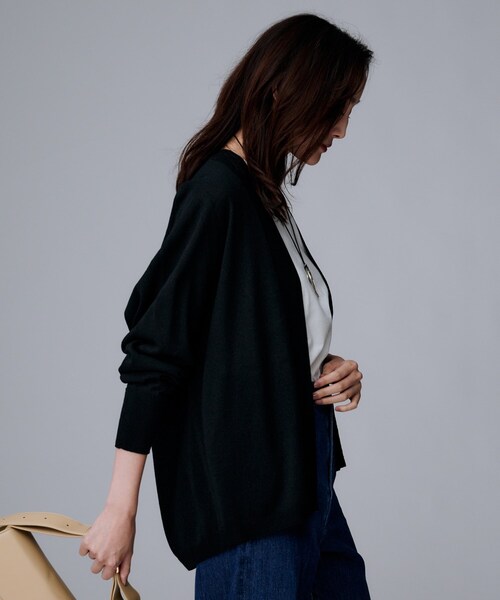 UNTITLED（アンタイトル）の「【きれいめ羽織り/オフィス】釦レスカーディガン（カーディガン/ボレロ・レディース・ブラウン系その他/ブラック・00/02/04/44）」の12枚目の写真