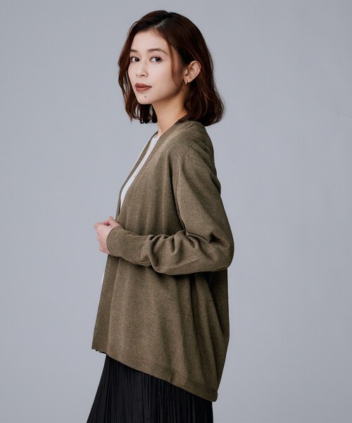 UNTITLED（アンタイトル）の「【きれいめ羽織り/オフィス】釦レスカーディガン（カーディガン/ボレロ・レディース・ブラウン系その他/ブラック・00/02/04/44）」の16枚目の写真