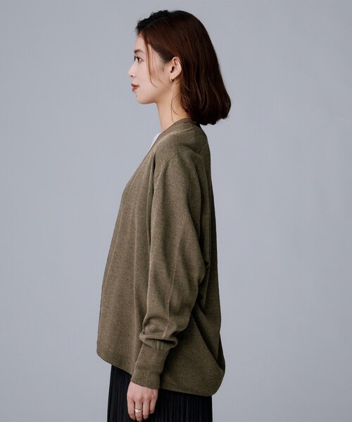 UNTITLED（アンタイトル）の「【きれいめ羽織り/オフィス】釦レスカーディガン（カーディガン/ボレロ・レディース・ブラウン系その他/ブラック・00/02/04/44）」の8枚目の写真