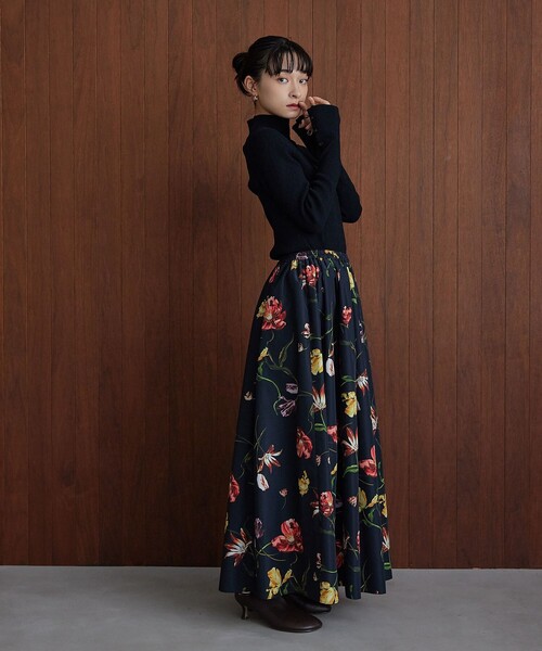 EMMEL REFINES＞EM ミディアムフラワープリント ボリューム スカート