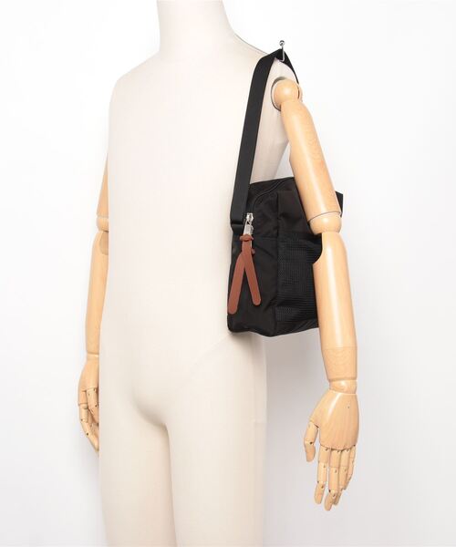 GREGORY(グレゴリー)の「グレゴリー GREGORY スクウェアショルダーポーチブラック(ショルダーバッグ・レディース・その他・ONE SIZE)」の5枚目の写真