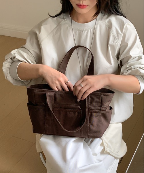 FINEnough（ファインナフ）の「光沢ツイルミニトート2WAYショルダーバッグ（ショルダーバッグ・レディース・ブラック/ブラウン/ホワイト/カーキ・FREE）」の3枚目の写真