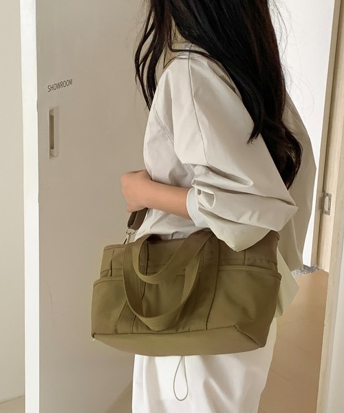 FINEnough（ファインナフ）の「光沢ツイルミニトート2WAYショルダーバッグ（ショルダーバッグ・レディース・ブラック/ブラウン/ホワイト/カーキ・FREE）」の4枚目の写真