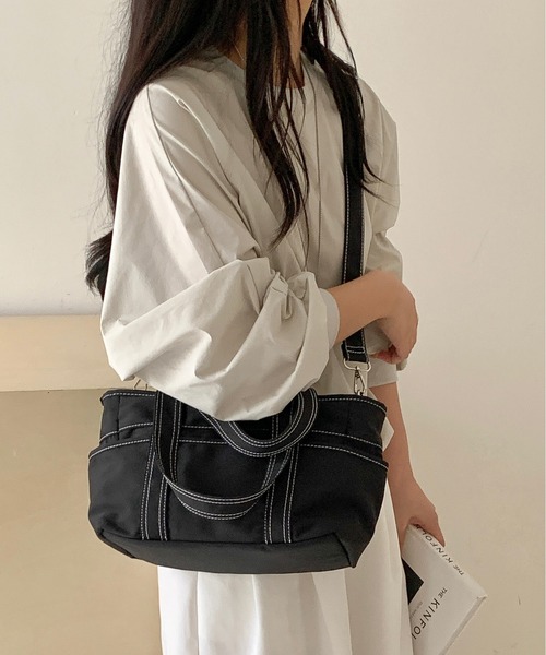 FINEnough（ファインナフ）の「光沢ツイルミニトート2WAYショルダーバッグ（ショルダーバッグ・レディース・ブラック/ブラウン/ホワイト/カーキ・FREE）」の2枚目の写真