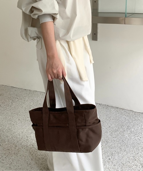 FINEnough（ファインナフ）の「光沢ツイルミニトート2WAYショルダーバッグ（ショルダーバッグ・レディース・ブラック/ブラウン/ホワイト/カーキ・FREE）」の6枚目の写真