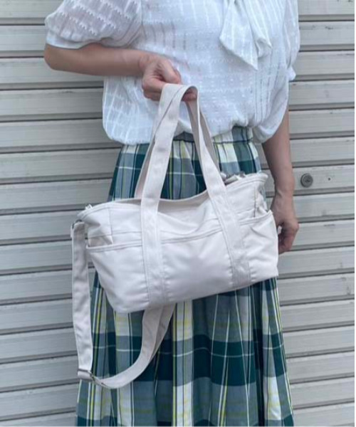 FINEnough（ファインナフ）の「光沢ツイルミニトート2WAYショルダーバッグ（ショルダーバッグ・レディース・ブラック/ブラウン/ホワイト/カーキ・FREE）」の17枚目の写真