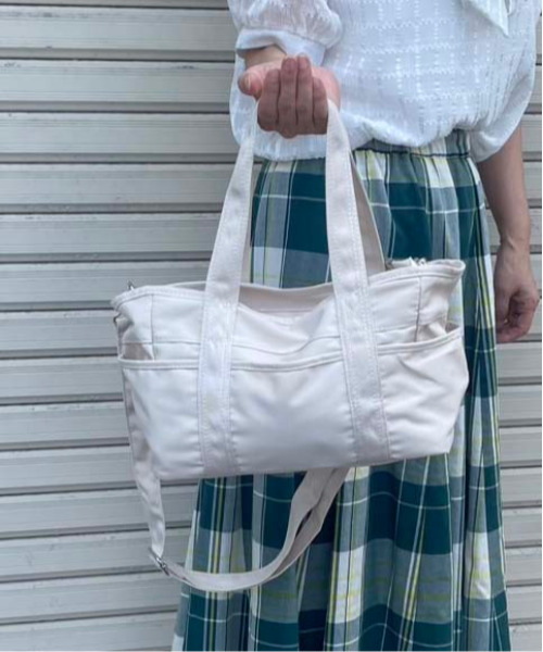 FINEnough（ファインナフ）の「光沢ツイルミニトート2WAYショルダーバッグ（ショルダーバッグ・レディース・ブラック/ブラウン/ホワイト/カーキ・FREE）」の18枚目の写真