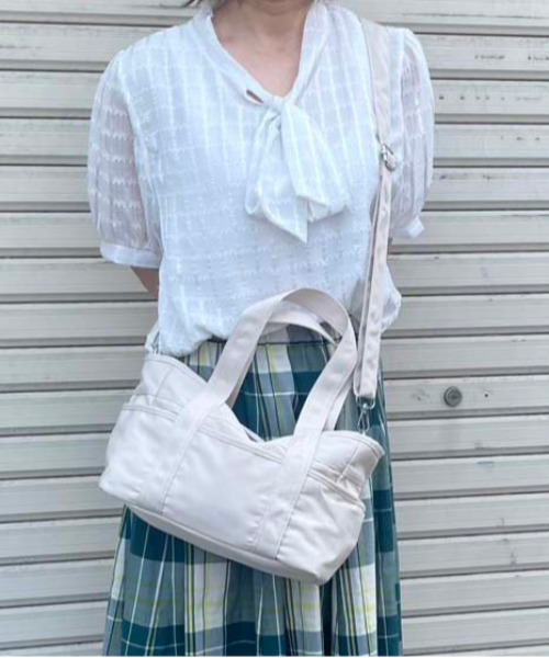 FINEnough（ファインナフ）の「光沢ツイルミニトート2WAYショルダーバッグ（ショルダーバッグ・レディース・ブラック/ブラウン/ホワイト/カーキ・FREE）」の22枚目の写真