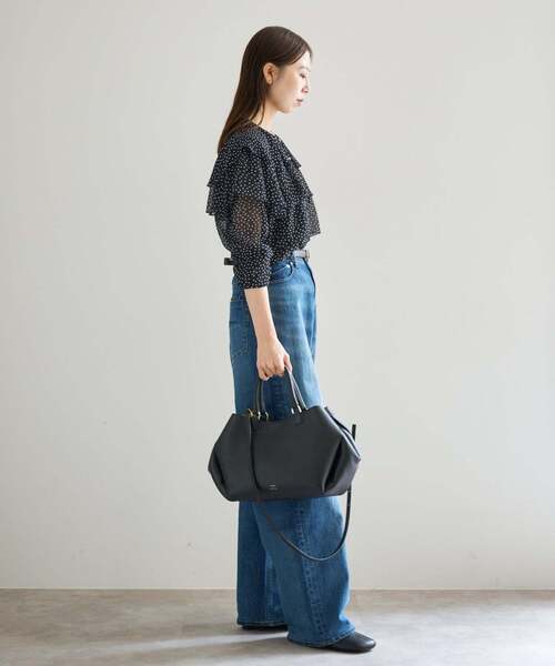 IENA（イエナ）の「《一部カラーWEB・一部店舗限定/追加》楊柳フリルブラウス（シャツ/ブラウス・レディース・ブラック系その他/ブラック/ダークブルー/チョコ・FREE）」の5枚目の写真