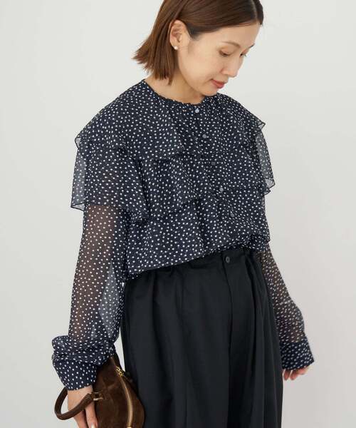 IENA（イエナ）の「《一部カラーWEB・一部店舗限定/追加》楊柳フリルブラウス（シャツ/ブラウス・レディース・ブラック系その他/ブラック/ダークブルー/チョコ・FREE）」の7枚目の写真