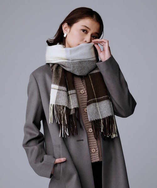 UNTITLED（アンタイトル）の「【名品／定番人気】ウールチェックストール（ストール/ショール・レディース・ベージュ系その他5/ブラウン系その他2/ライトグレー系1・99）」の9枚目の写真
