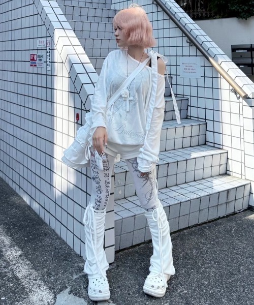 Never mind the XU / Chikashitsu+（ネバーマインド ザ エックスユー / チカシツプラス）の「【nmtc +】vintage cross long sleeve / 【エヌエムティーシープラス】ビンテージクロスデザイン長袖Tシャツ（Tシャツ/カットソー・メンズ・ホワイト・ONE SIZE）」の19枚目の写真