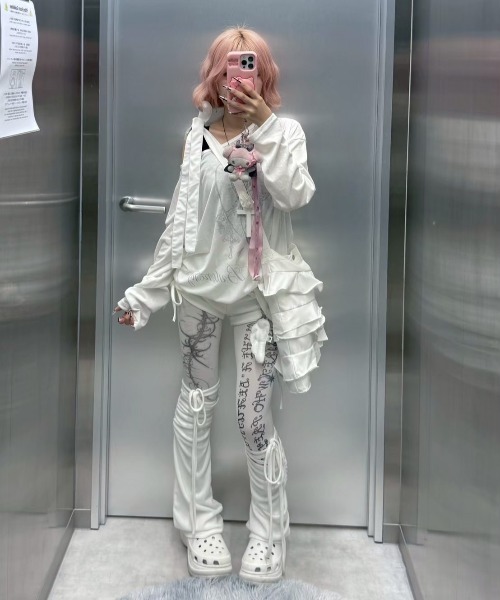 Never mind the XU / Chikashitsu+（ネバーマインド ザ エックスユー / チカシツプラス）の「【nmtc +】vintage cross long sleeve / 【エヌエムティーシープラス】ビンテージクロスデザイン長袖Tシャツ（Tシャツ/カットソー・メンズ・ホワイト・ONE SIZE）」の21枚目の写真