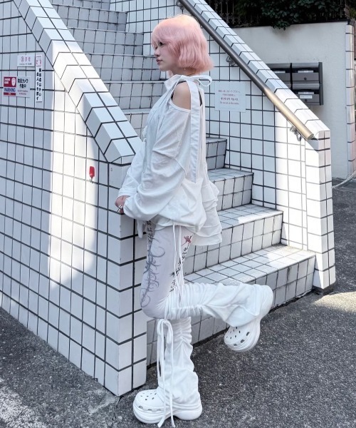 Never mind the XU / Chikashitsu+（ネバーマインド ザ エックスユー / チカシツプラス）の「【nmtc +】vintage cross long sleeve / 【エヌエムティーシープラス】ビンテージクロスデザイン長袖Tシャツ（Tシャツ/カットソー・メンズ・ホワイト・ONE SIZE）」の18枚目の写真