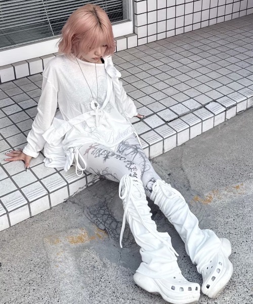 Never mind the XU / Chikashitsu+（ネバーマインド ザ エックスユー / チカシツプラス）の「【nmtc +】vintage cross long sleeve / 【エヌエムティーシープラス】ビンテージクロスデザイン長袖Tシャツ（Tシャツ/カットソー・メンズ・ホワイト・ONE SIZE）」の17枚目の写真