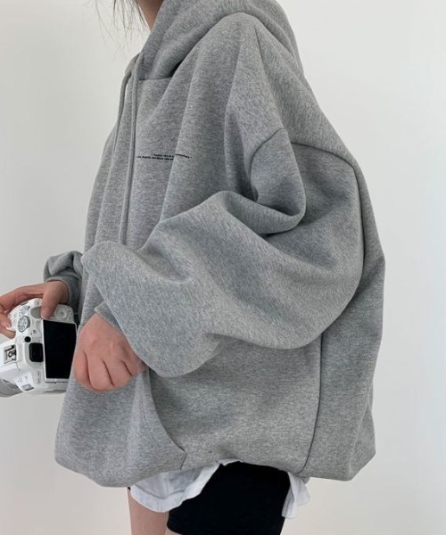emi+（エミプラス）の「オーバーサイズスウェットパーカー（パーカー・レディース・ブラック/グレー/チャコールグレー・FREE）」の9枚目の写真