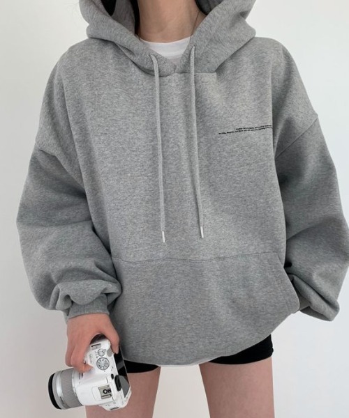 emi+（エミプラス）の「オーバーサイズスウェットパーカー（パーカー・レディース・ブラック/グレー/チャコールグレー・FREE）」の4枚目の写真