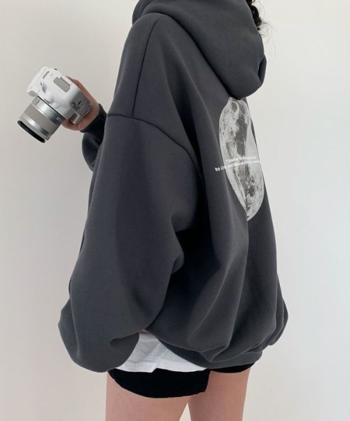emi+（エミプラス）の「オーバーサイズスウェットパーカー（パーカー・レディース・ブラック/グレー/チャコールグレー・FREE）」の14枚目の写真
