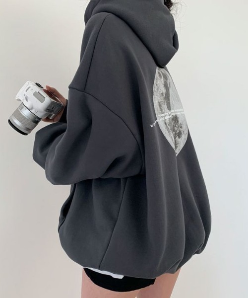 emi+（エミプラス）の「オーバーサイズスウェットパーカー（パーカー・レディース・ブラック/グレー/チャコールグレー・FREE）」の13枚目の写真