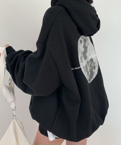 emi+（エミプラス）の「オーバーサイズスウェットパーカー（パーカー・レディース・ブラック/グレー/チャコールグレー・FREE）」の12枚目の写真