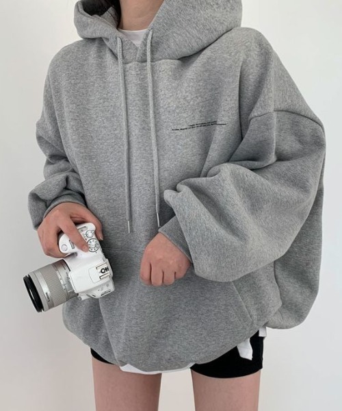 emi+（エミプラス）の「オーバーサイズスウェットパーカー（パーカー・レディース・ブラック/グレー/チャコールグレー・FREE）」の6枚目の写真