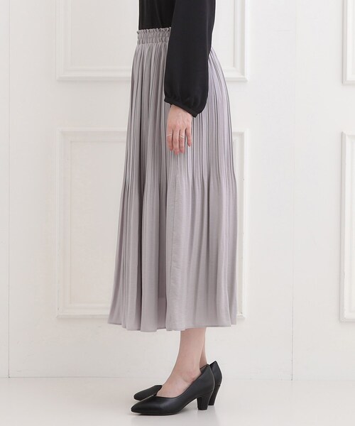 SHOO・LA・RUE（シューラルー）の「【洗濯機可/着丈選べる】オンにもオフにも 軽やかプリーツスカート（スカート・レディース・ネイビー/ライトグレー/ライトベージュ/ブラック・00/11）」の15枚目の写真