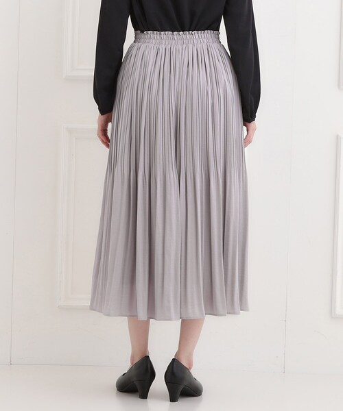 SHOO・LA・RUE（シューラルー）の「【洗濯機可/着丈選べる】オンにもオフにも 軽やかプリーツスカート（スカート・レディース・ネイビー/ライトグレー/ライトベージュ/ブラック・00/11）」の13枚目の写真