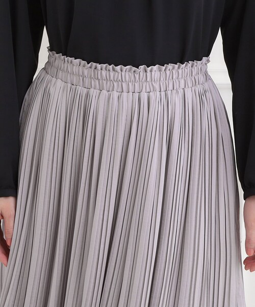 SHOO・LA・RUE（シューラルー）の「【洗濯機可/着丈選べる】オンにもオフにも 軽やかプリーツスカート（スカート・レディース・ネイビー/ライトグレー/ライトベージュ/ブラック・00/11）」の11枚目の写真