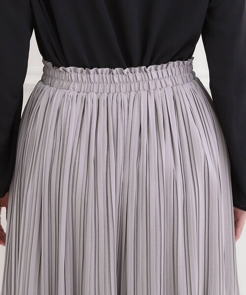 SHOO・LA・RUE（シューラルー）の「【洗濯機可/着丈選べる】オンにもオフにも 軽やかプリーツスカート（スカート・レディース・ネイビー/ライトグレー/ライトベージュ/ブラック・00/11）」の10枚目の写真