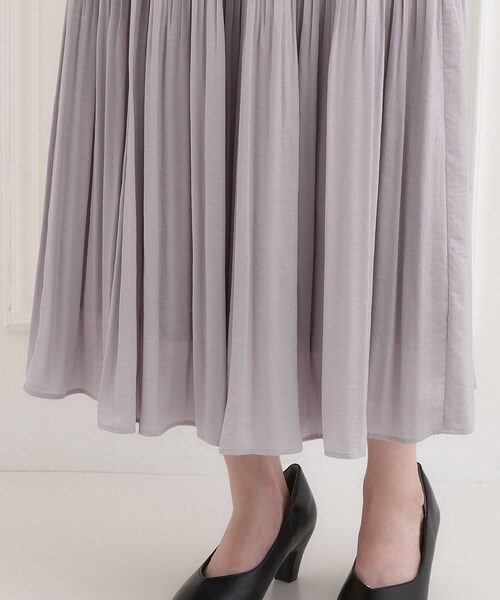SHOO・LA・RUE（シューラルー）の「【洗濯機可/着丈選べる】オンにもオフにも 軽やかプリーツスカート（スカート・レディース・ネイビー/ライトグレー/ライトベージュ/ブラック・00/11）」の9枚目の写真