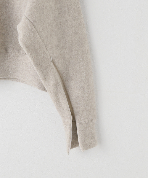 SEEALL（シーオール）の「【SEEALL/シーオール】SLIT SLEEVE SWEAT:スウェット（スウェット・レディース・ベージュ・MEDIUM）」の4枚目の写真