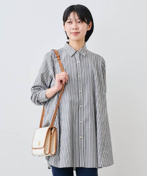 IEDIT(イディット)の「IEDIT テントラインで体形カバー 長め丈ブラウス(シャツ/ブラウス・レディース・グレー/ブルー・L/M/3L/LL/4L/S)」の2枚目の写真