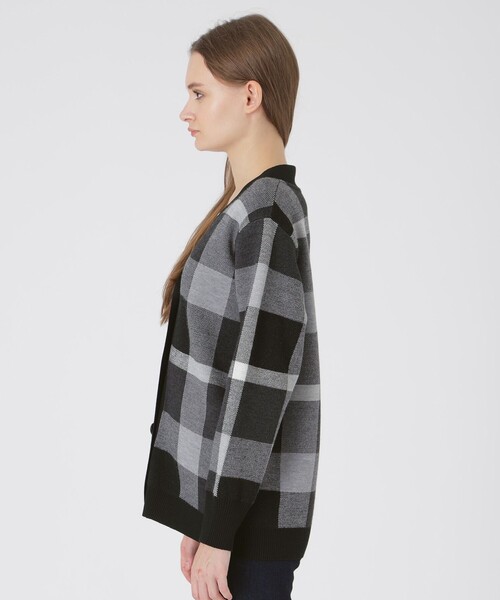 BLUE LABEL CRESTBRIDGE(ブルーレーベルクレストブリッジ)の「クレストブリッジチェックウーリージャカードカーディガン(カーディガン/ボレロ・レディース・ブラック/レッド/イエロー系その他3・38)」の5枚目の写真