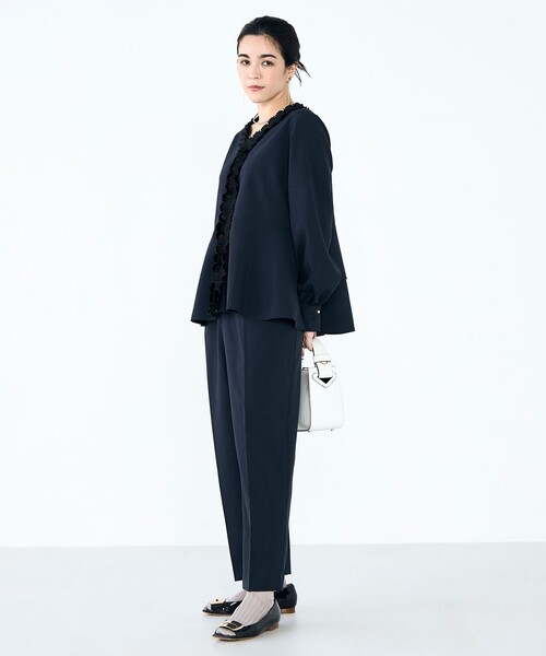 NOLLEY’S（ノーリーズ）の「《セットアップ対応》ウォッシャブル衿プリーツペプラムブラウス（シャツ/ブラウス・レディース・グレー系その他/ネイビー・38）」の9枚目の写真