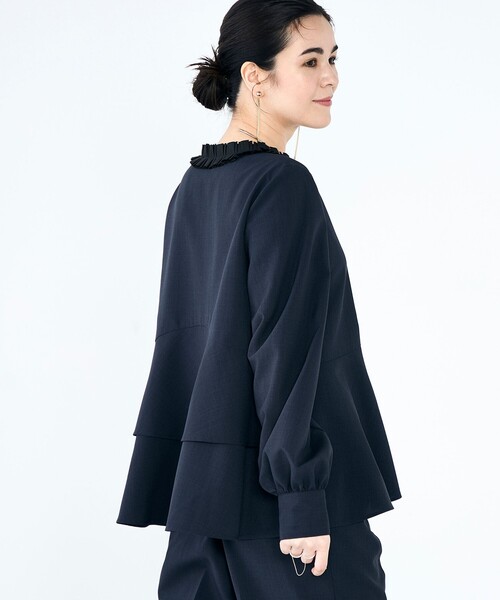 NOLLEY’S（ノーリーズ）の「《セットアップ対応》ウォッシャブル衿プリーツペプラムブラウス（シャツ/ブラウス・レディース・グレー系その他/ネイビー・38）」の14枚目の写真