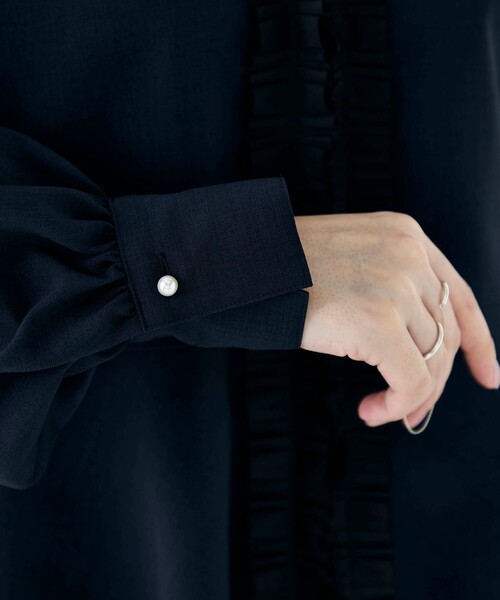 NOLLEY’S（ノーリーズ）の「《セットアップ対応》ウォッシャブル衿プリーツペプラムブラウス（シャツ/ブラウス・レディース・グレー系その他/ネイビー・38）」の16枚目の写真