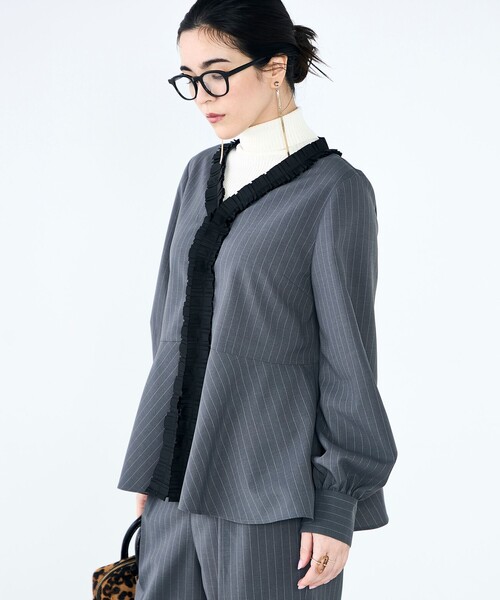 NOLLEY’S（ノーリーズ）の「《セットアップ対応》ウォッシャブル衿プリーツペプラムブラウス（シャツ/ブラウス・レディース・グレー系その他/ネイビー・38）」の21枚目の写真