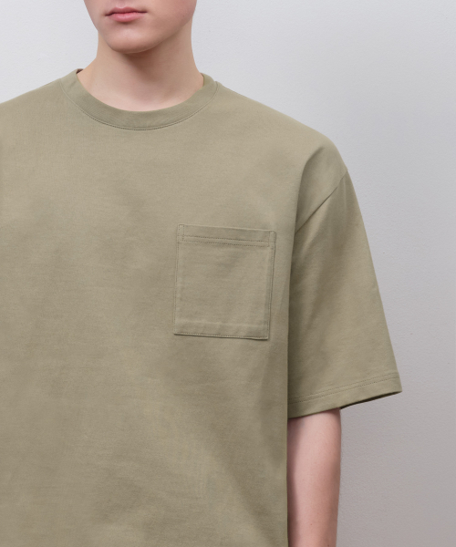 MUSINSA STANDARD（ムシンサスタンダード）の「ヘビーウェイトリラックスクルーネックポケットTシャツ[セージ]（Tシャツ/カットソー・メンズ・その他・SMALL/MEDIUM/LARGE/X-LARGE/XXX-LARGE/XX-LARGE）」の4枚目の写真