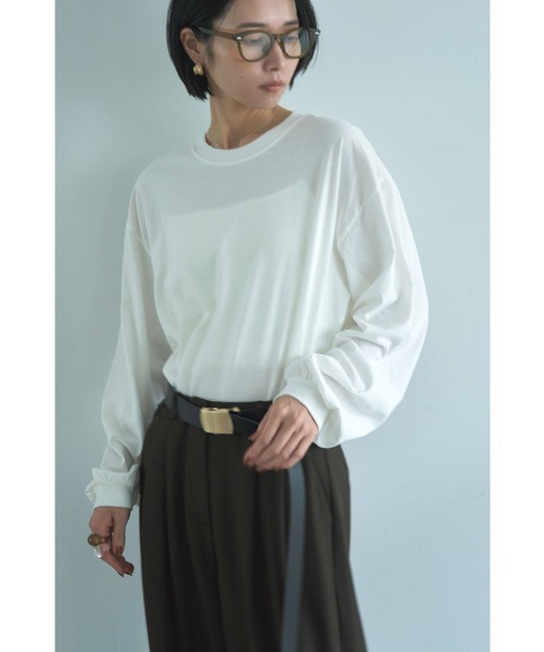 marjour(マージュール)の「OVERSIZED LONG SLEEVE TEE(Tシャツ/カットソー・レディース・オフホワイト/モカ・M)」の1枚目の写真