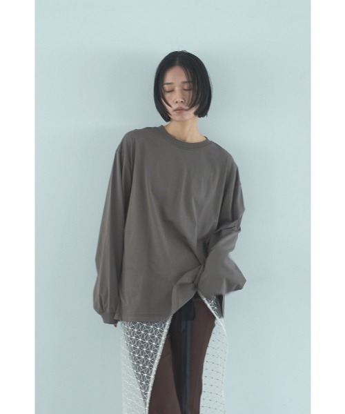 marjour(マージュール)の「OVERSIZED LONG SLEEVE TEE(Tシャツ/カットソー・レディース・オフホワイト/モカ・M)」の3枚目の写真