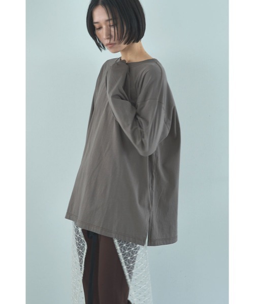 marjour(マージュール)の「OVERSIZED LONG SLEEVE TEE(Tシャツ/カットソー・レディース・オフホワイト/モカ・M)」の12枚目の写真